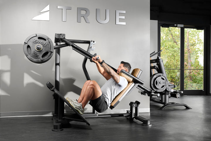 TRUE PLS–1400 Pendulum Squat