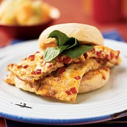 Spinach, Mozzarella, and Pepper Omelet Sandwiches